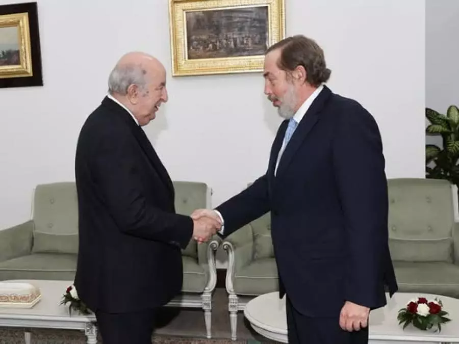 Le président de la République reçoit l'ambassadeur d'Espagne en Algérie